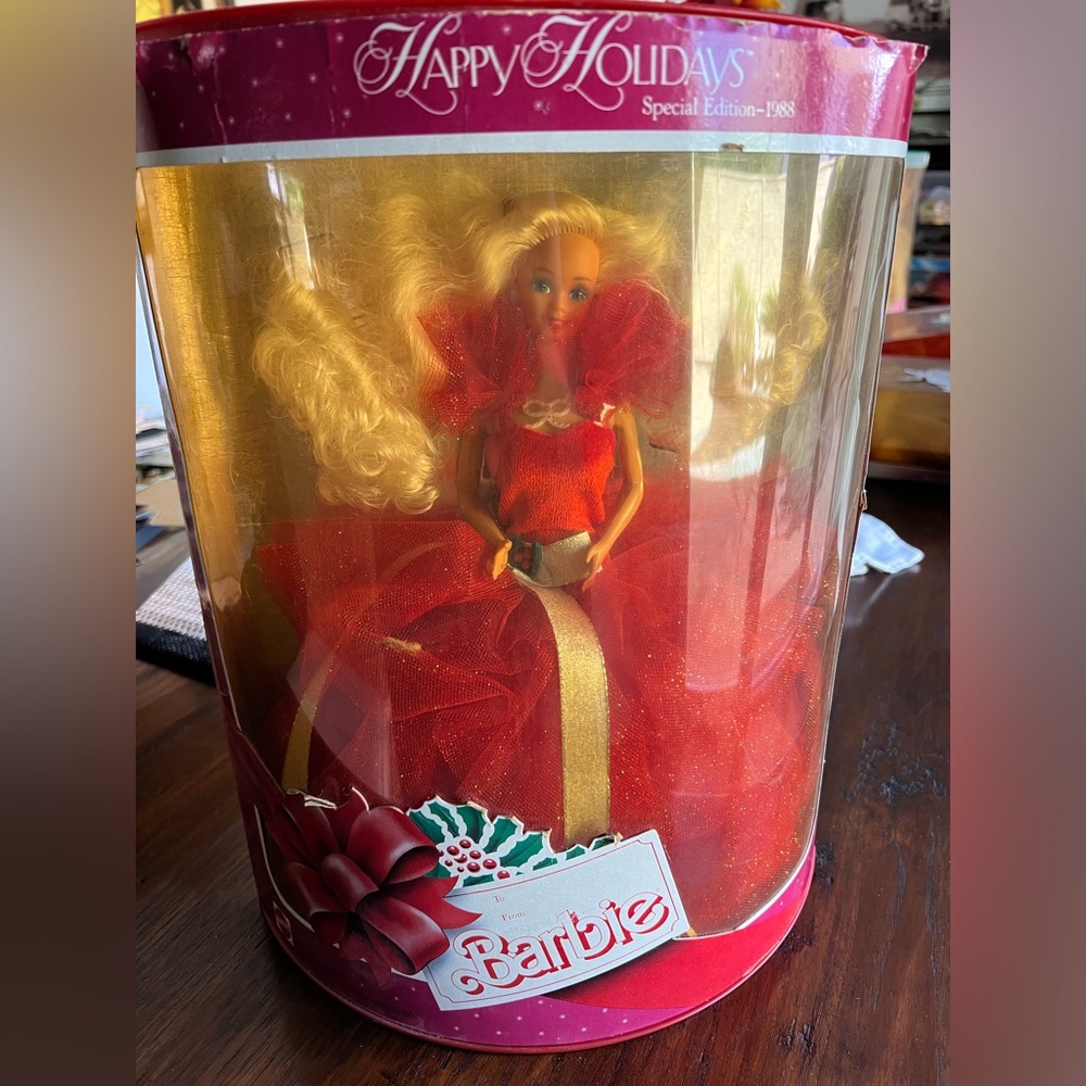 Vintage 1988 Happy Holidays Special Edition Barbie NRFB NWT